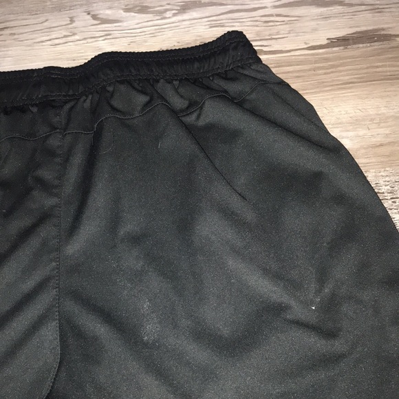 NBA black and red shorts size large - Picture 9 of 11